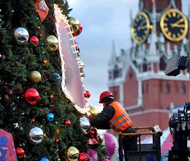 Монтаж больших ёлок в Бийске